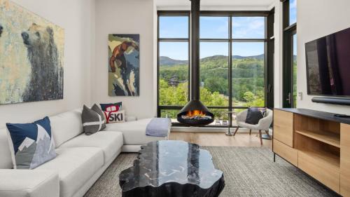 409 - 3 bed - Treehouse unit - Spruce Peak at the Base of Stowe Mt Resort - Sleeps 9