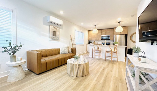4169-Quaint, Newly renovated