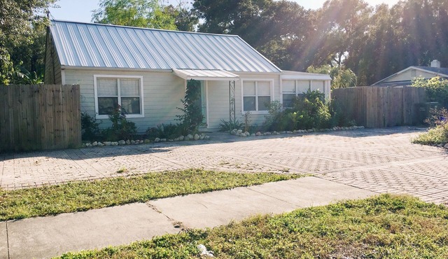 47th Street Cottage in sunny Sarasota