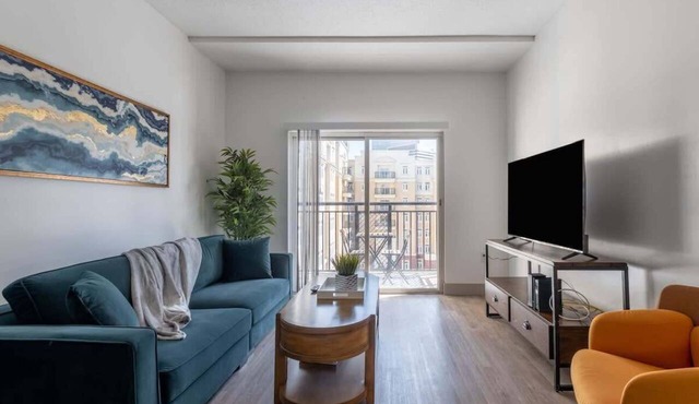 4B/2BA Luxury Central Apartment with Gym