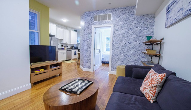 4BD 1.5BTH Sunny Apt in Roxbury