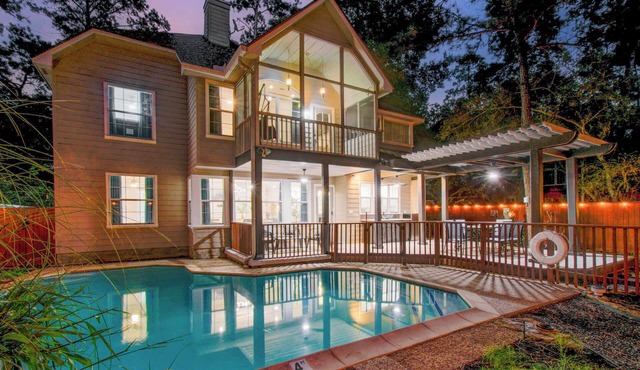 4BD/3BA Stylish Home w Game Room, Backyard, Pool