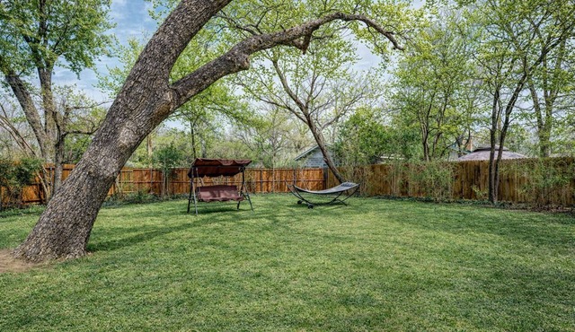 4BDRM 2BTH - PRIVATE HEATED 15' SWIM SPA & HOT TUB, FENCED YARD, FIRE PIT, SWING