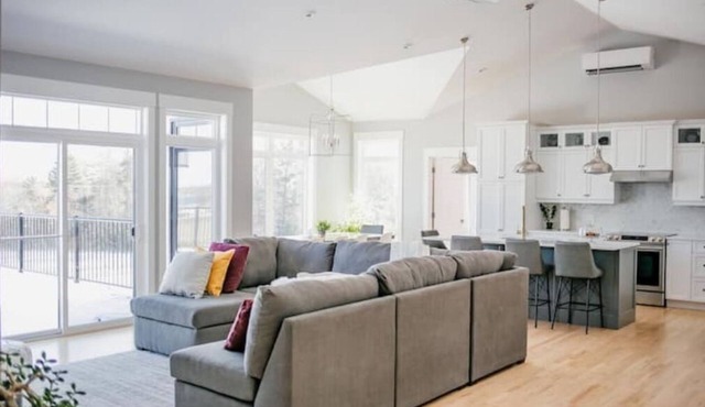 4bdrm home water-view of ChTwn Harbour