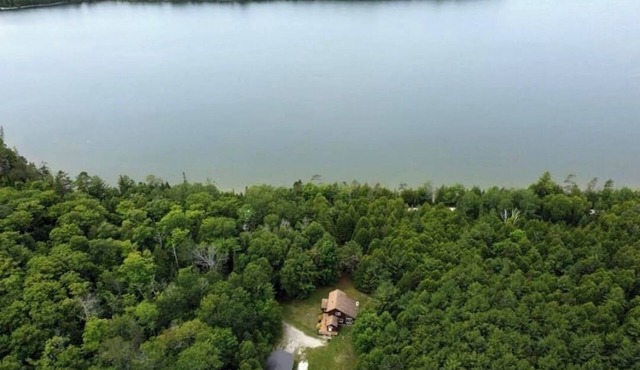 4BED + HOTUB - Private Forest Retreat by Lake & Trail