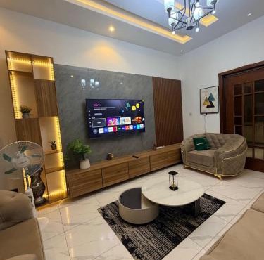 4bedroom duplex with 24hour power and WiFi, located in Ikota Villa