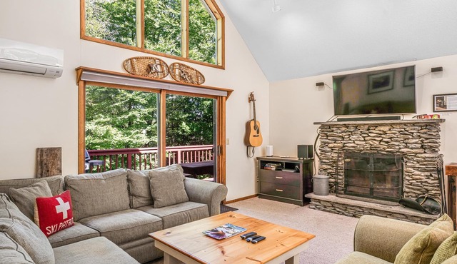 4BR/3BA ★ hot tub, sauna, billiards, A/C, & grill!