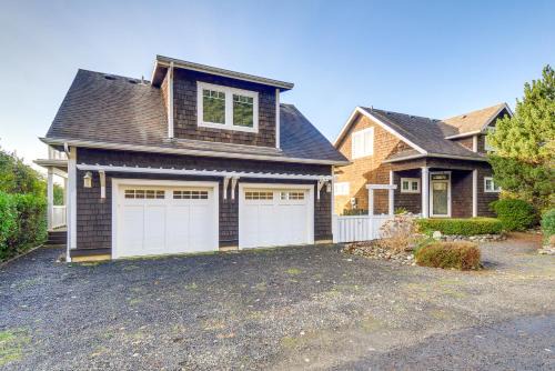 4BR/4BA Beachfront Retreat with Hot Tub and Sauna