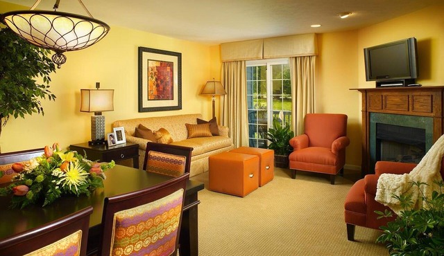 4BR/4BA, Sleeps up to 12. Vacation Village at Williamsburg