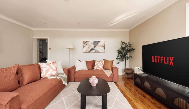 4BR Arncliffe Hidden Gem | Bungalow with Pool+BBQ