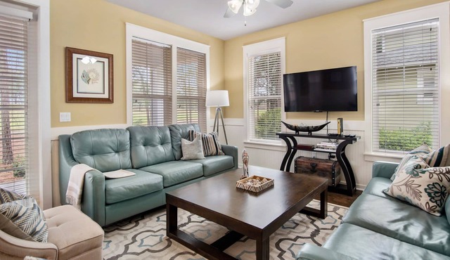 4BR Beach Cottage w/TWO (2) 6-SEAT GOLF CARTS! Golf Course Views, Pool, Tram