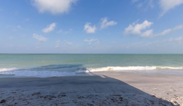 4BR Beachfront Home with Decks and Club Amenities