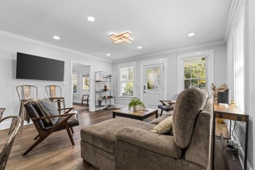 4BR Bright and Modern - Close to Everything