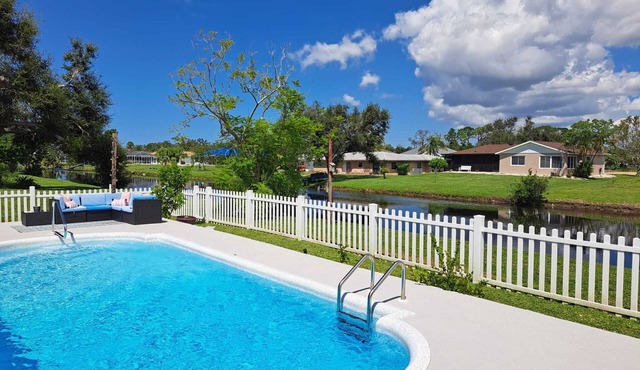 4BR Canal Pool Home - Sleeps 10 - Gulf Beaches 5 Min - Rotonda West