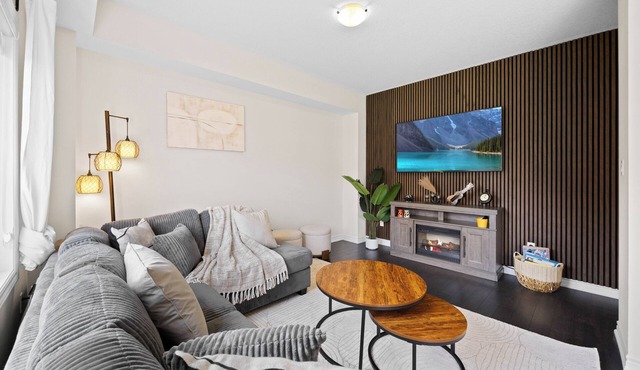 4BR Detached ~100% Private and Spotless ~PingPong
