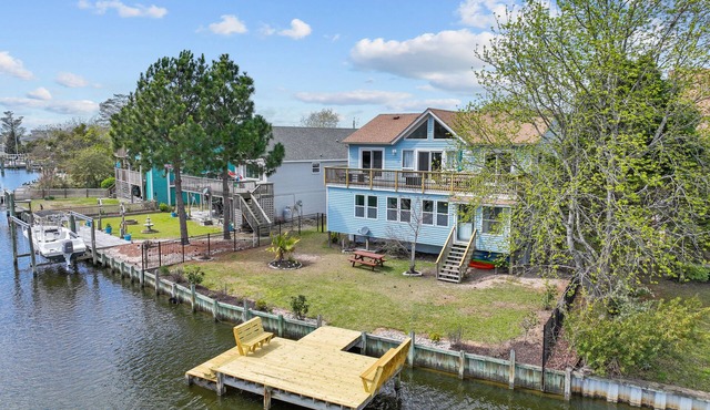 4BR dog friendly home with canal views, dock