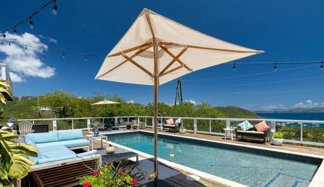 4BR Hilltop vacation bliss! Incredible views!
