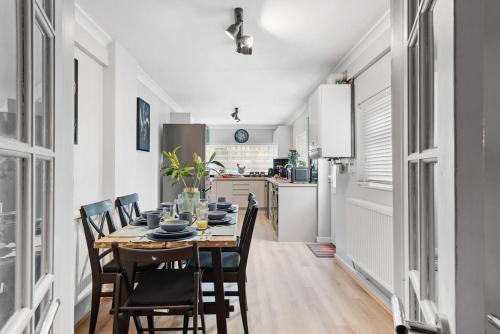 4BR Home Near Morriston, Swansea
