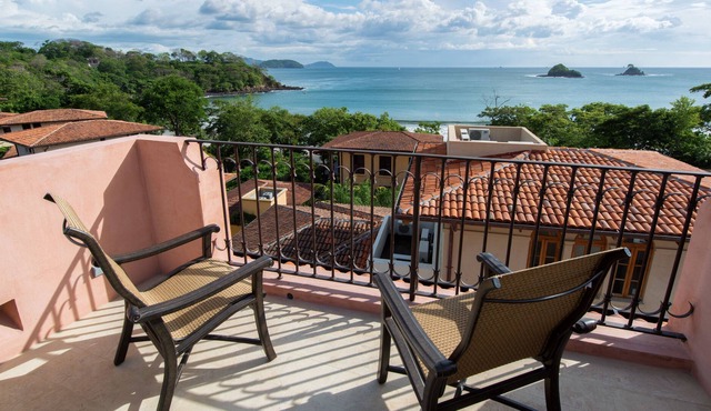 4BR Home Splendid Ocean Views and Plunge Pool in Las Catalinas Beach Town