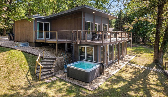 4BR Lakeside Luxury | Hot Tub | Gameroom | Firepit