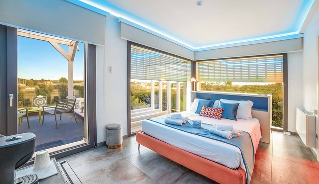 4br Luxury Appt - Pool, Garden & Parking, Scorrano, Italy