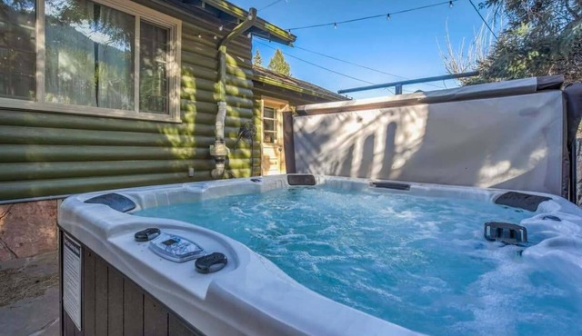 4BR Mountain Getaway w/Hot Tub Firepit & Game Room