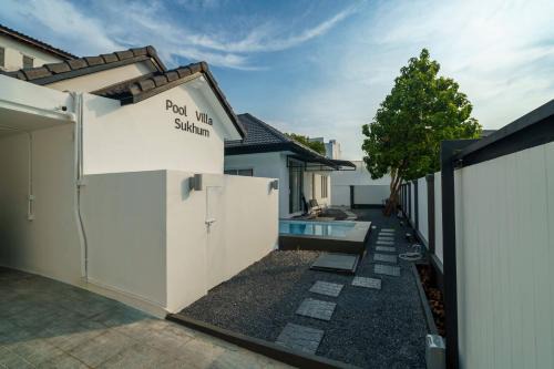 4BR Pool Villa Sukhum in Phuket Town