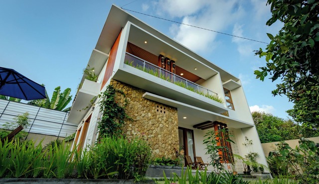 4BR Private Pool Villa Near Taman Beji Griya