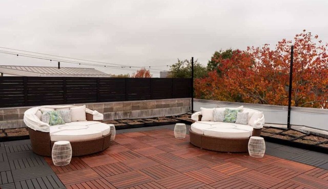 4BR Rice Village w/Rooftop Deck & BBQ, Sleeps 12