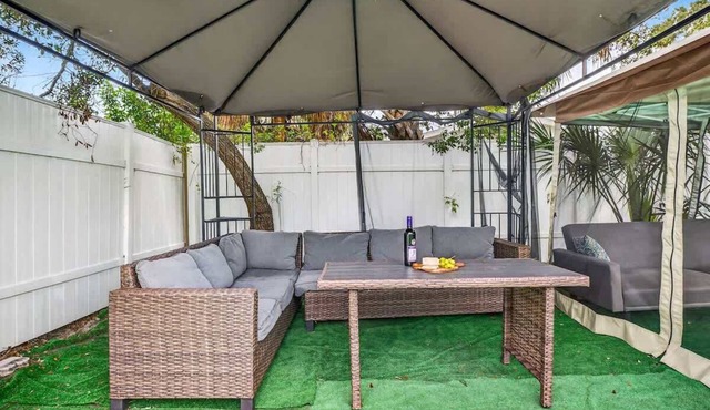 4BR Tampa Oasis: 2 Gazebos Near Midtown & Stadium