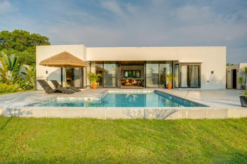 4BR Villa with Pool in Calatagan Batangas up to 16 Guests