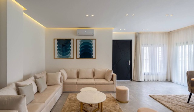 4BR Villa with Private Garden | 15 mins from airport | 10 Mins from shopping pool | premium service