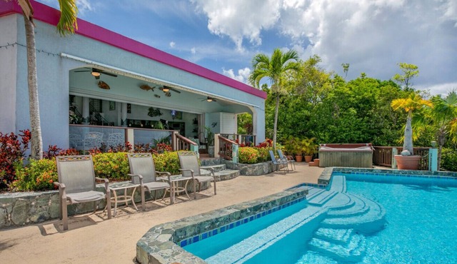 4BR with pool very close to Neltjeberg Beach