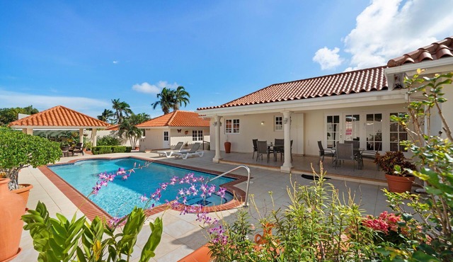 4BR With Private Pool *NEAR BABY BEACH*