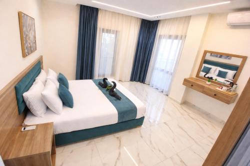 4S Icon Suites