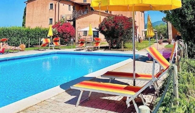 4sleeping places with swimming pool, parking space-Rif. Casalpiano11