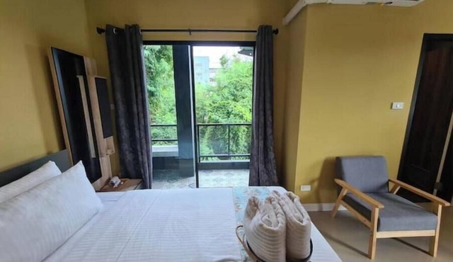 4thFL@LanternSuites with Maid Service