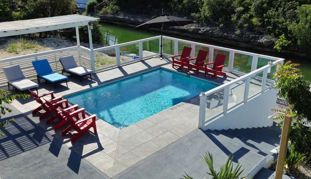 5 bed, 2 separate units on Canal
