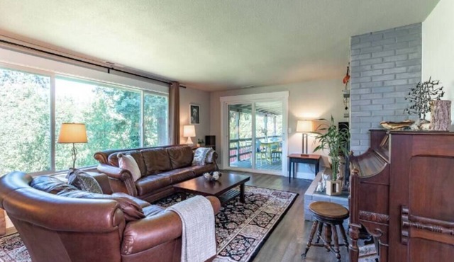 5 bed/3 bath with Game Room!