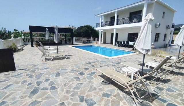 5 Bed, 5 Bath Villa with Private Pool in Affluent Residence of Sea Caves