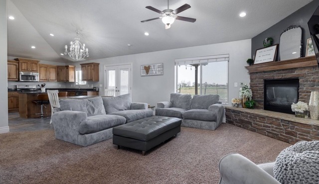 5-bed by Dinosaur National Monument & Green River.