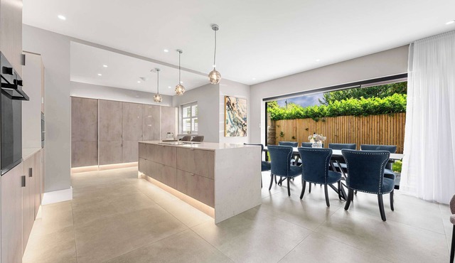 5 Bed Didsbury Home | Garden | Free Parking