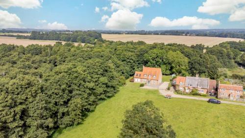5 Bed in Hanworth Common oc-1650
