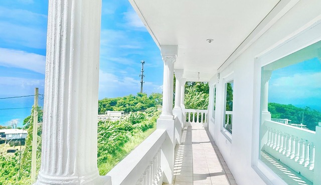 5 Bed Ocean View w private Pool one of best beaches less than 1.1 mile from Home