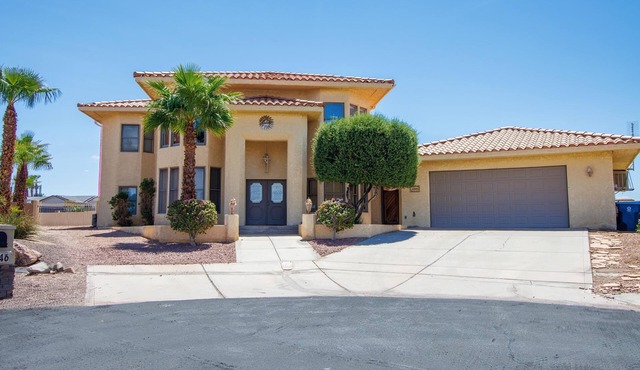 5 bedroom/3 Bath/Foosball, Pool table, Pool and Mini Golf