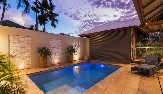 5 Bedroom 3 Bathroom Luxury House with Pool