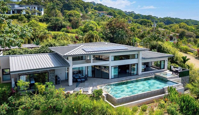 5 Bedroom, 4 Bathroom House Dominicalito Bay