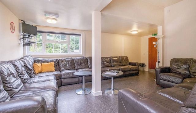 5 bedroom accommodation in Blaenau Ffestiniog