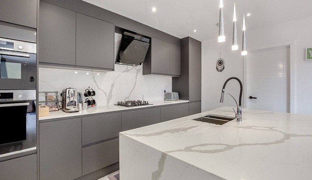 5 bedroom accommodation in East Grinstead