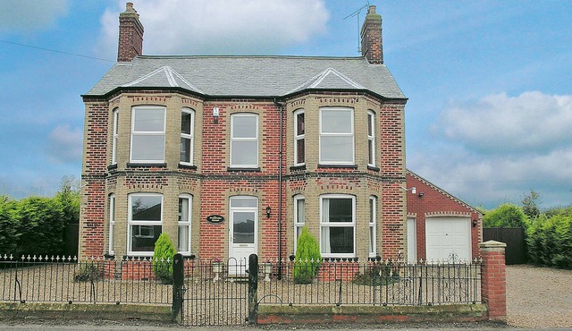 5 bedroom accommodation in Happisburgh